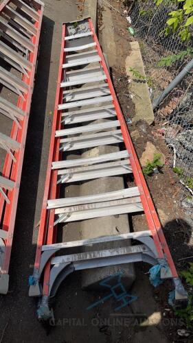 10' Louisville Fiberglass ladder