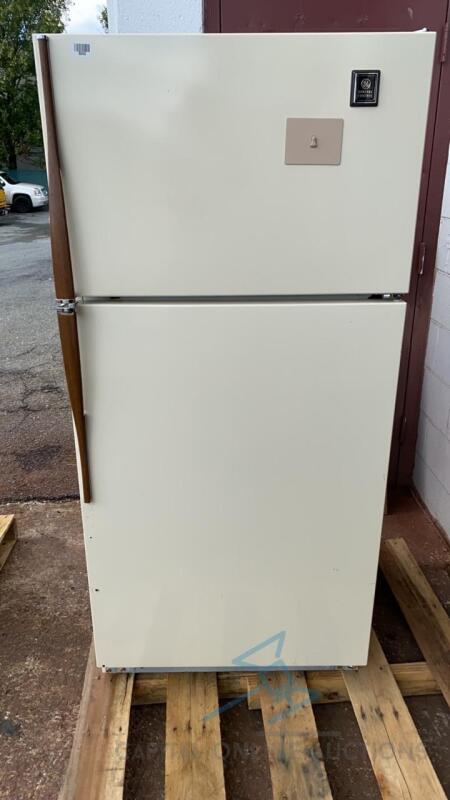 GE Refrigerator