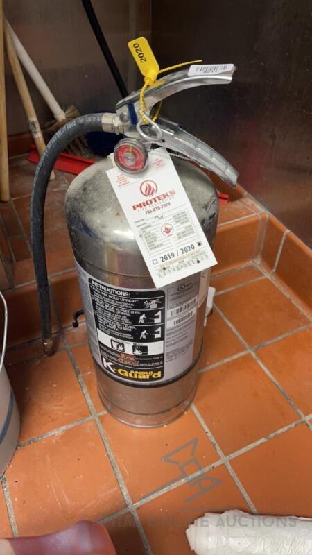 Wet chemical fire extinguisher