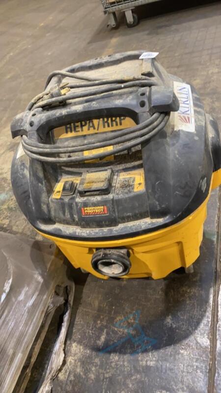 DeWalt 8 Gallon Dust Extractor Vacuum