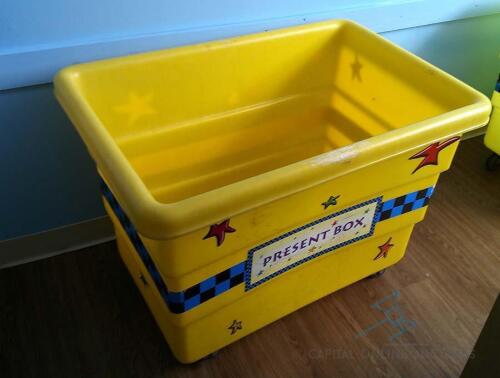 (3) Rubbermaid Present Cart