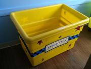 (3) Rubbermaid Present Cart