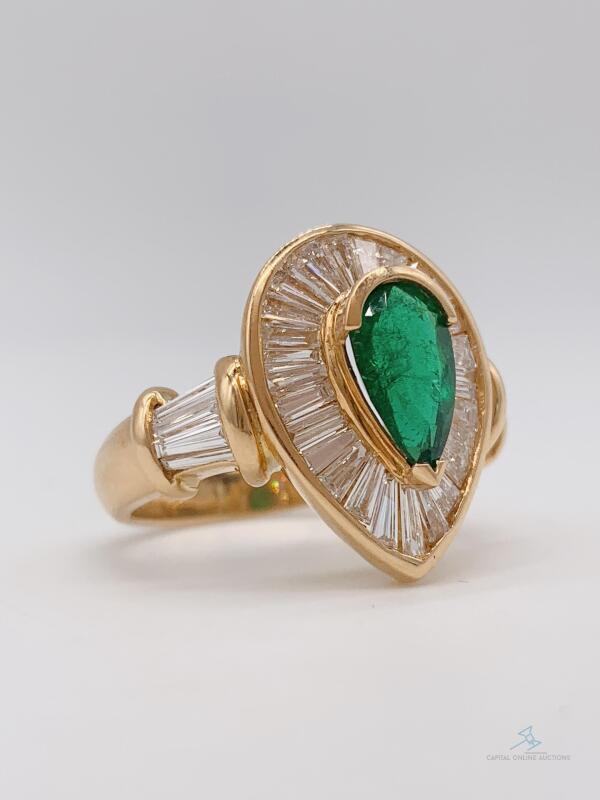 18kt Yellow Gold Emerald & Diamond Cocktail Ring