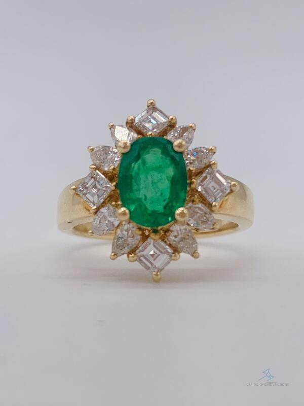 Gorgeous 18kt Gold, Emerald, & Diamond Ring