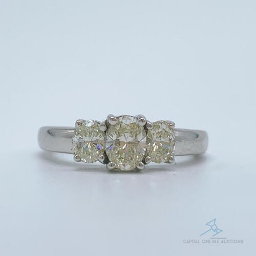 Beautiful Diamond Ring in 14kt Solid White Gold