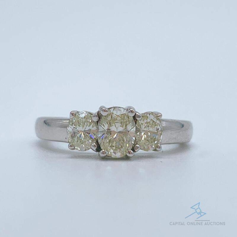 Beautiful Diamond Ring in 14kt Solid White Gold