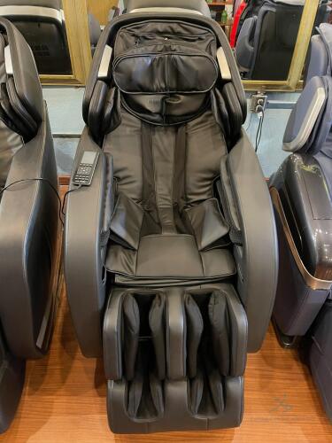 Black Dr. Fuji Demo model FJ-7800 Massage Chair