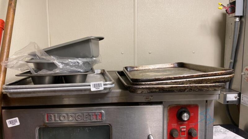 Metal Pans and Baking Ware