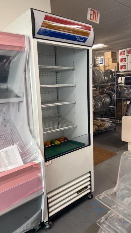 True Mfg. - General Foodservice Merchandiser, Open Refrigerated Display (New/Floor Model)
