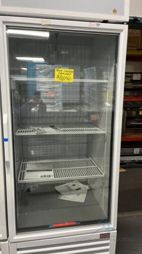 True Mfg. - General Foodservice Freezer Merchandiser (New/Floor Model)