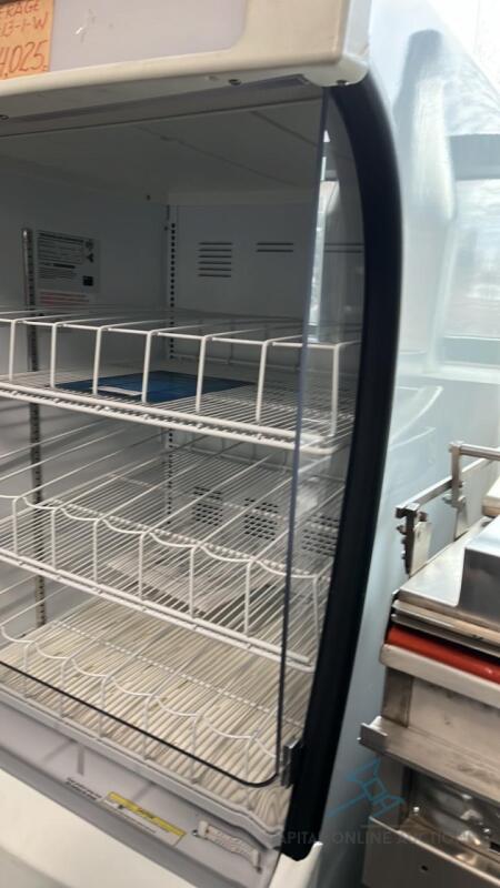 Beverage Air Display Case, Refrigerated (New/Floor Model)