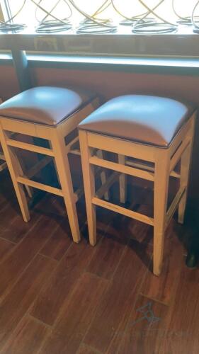 (8) Stools