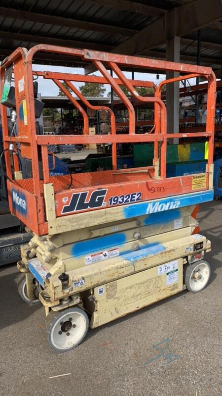 JLG Scissor Lift