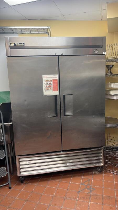 2 door standup reach in refrigerator