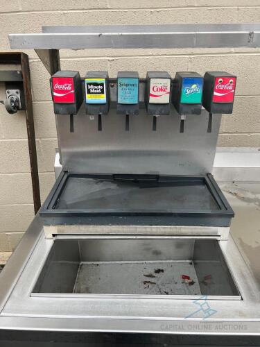 Service station with soda fountain and Ice chest