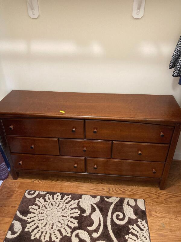 Large Oak Wood Dresser with matching Night Stands & mirror (total 4 pieces)