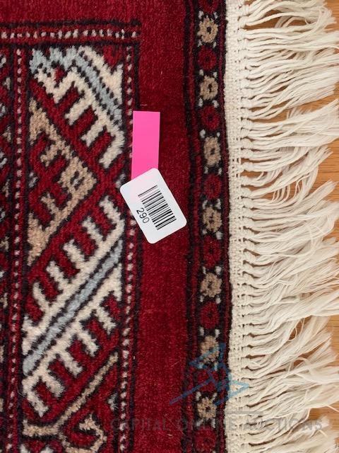 Wool rug, red (graphic design with fringe)