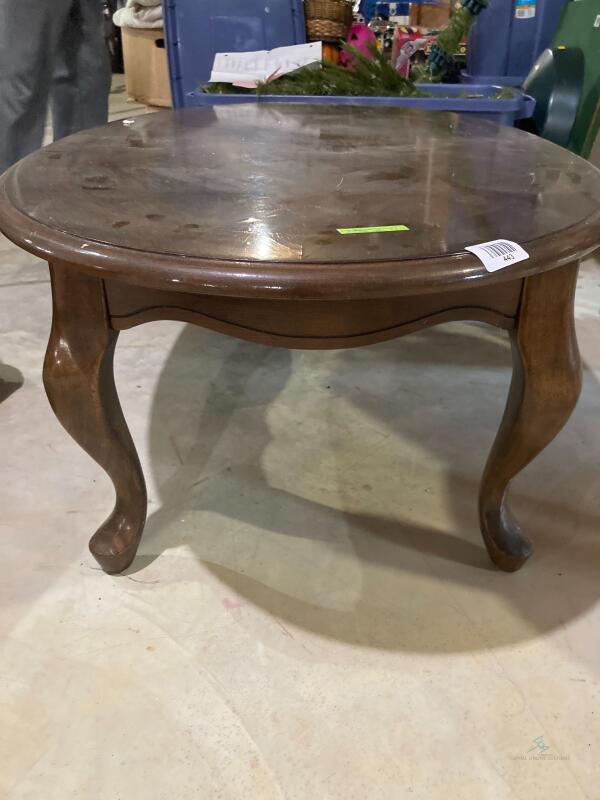 Oakwood Table (26 x 46 x 17)