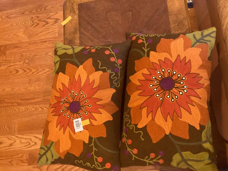 2 Flower Pillows