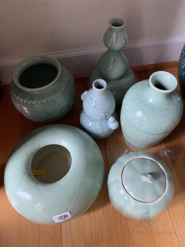 (6). Vietnamese Porcelain Set of Aqua vases/bowls