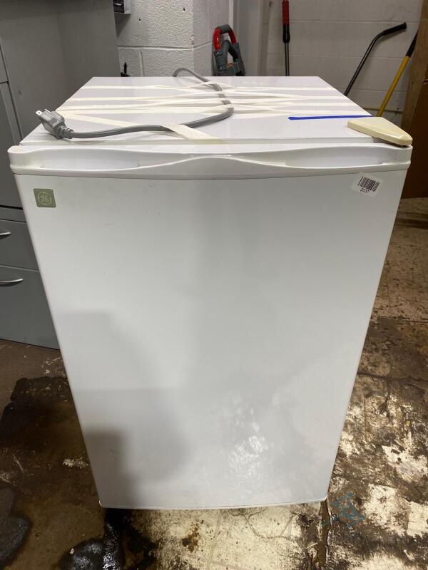 GE Mini Fridge