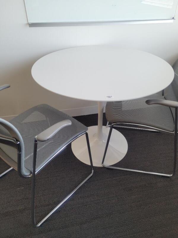 3' White round table with 2 chairs