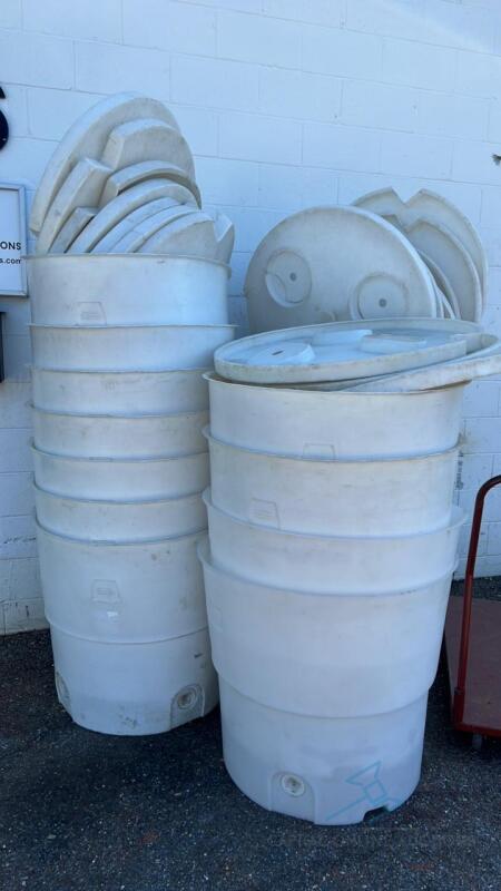 16 Water Barrels with Lids