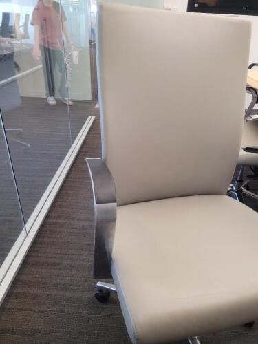 1 high back gray chair