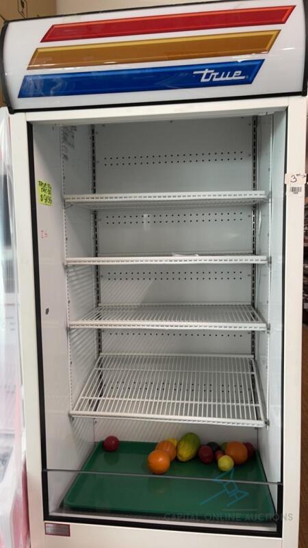 True - General Foodservice Refrigerator, Merchandiser (New/Floor Model)