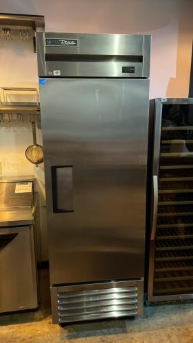 Single Door Upright Stainless Steel Reach-In Refrigerator