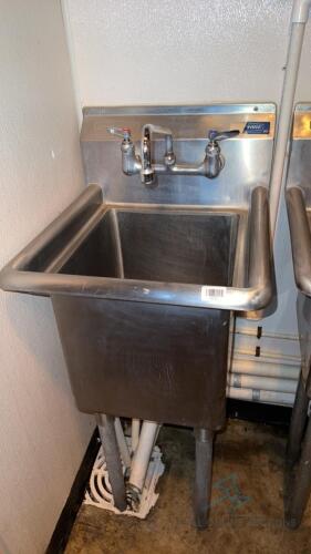 Free standing stainless steel sink