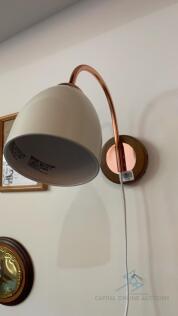 Wall mounted light fixture