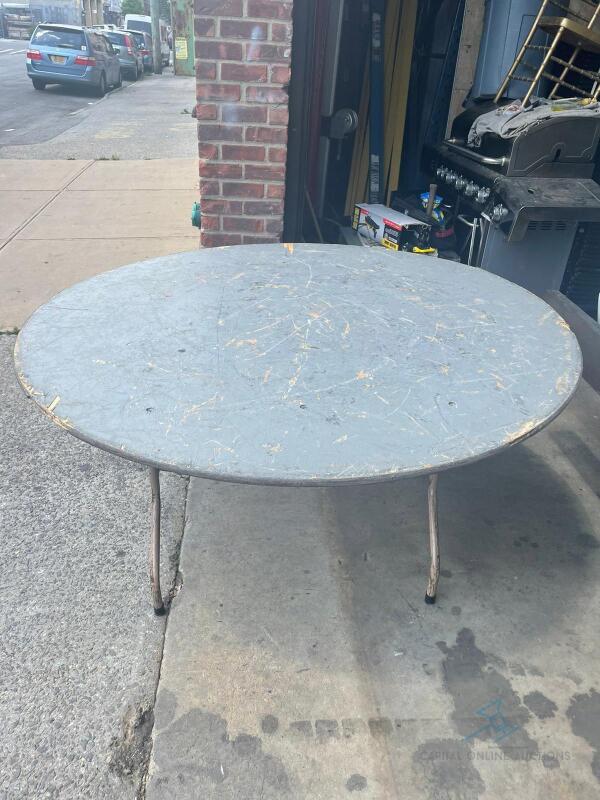 (10) 60" round tables