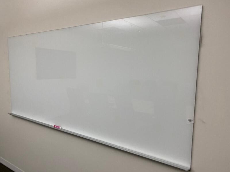 Frameless glass white board