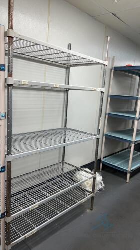 Metal shelving unit