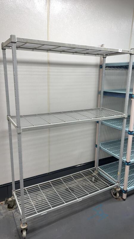 Metal shelving unit