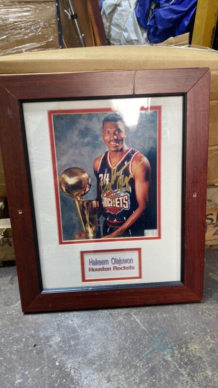 Signed Hakeem Olajuwon Photo