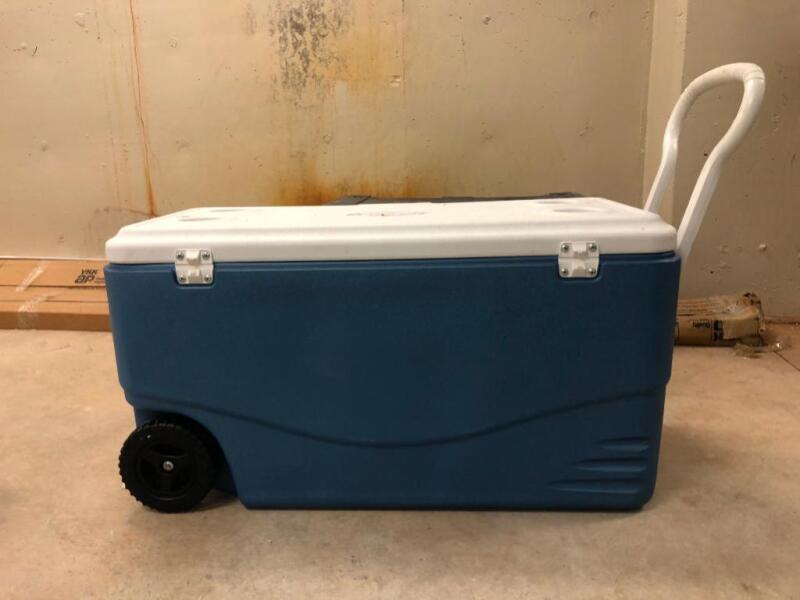 Rolling cooler