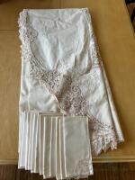 Oval Cream/Beige Embroidered/Lace Style Tablecloths With Flowers