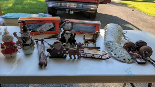 Miscellaneous Christmas Decorations & Train Cars