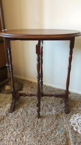 Beautiful Oval Swing Leg Table