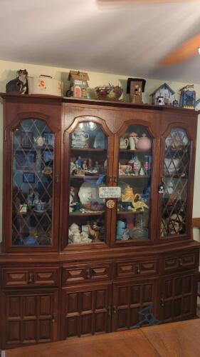 Beautiful Mahogany China Cabinet