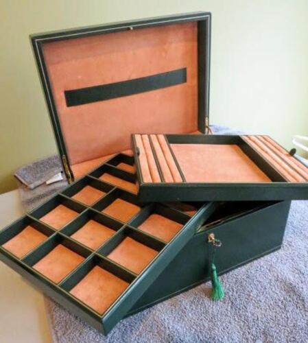 Leather jewelry box