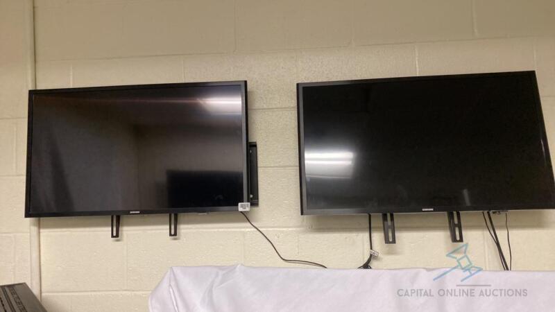 (2) Samsung 31in TVs