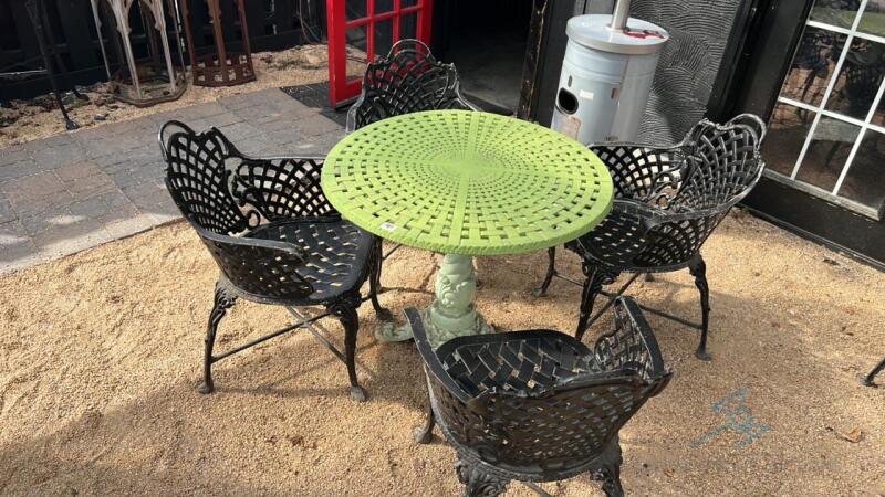 Green Outdoor table with 4 chairs