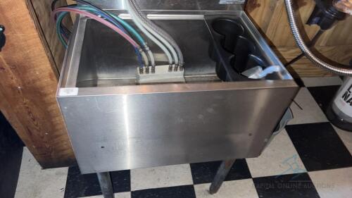 Cold plate ice bin with speed rack