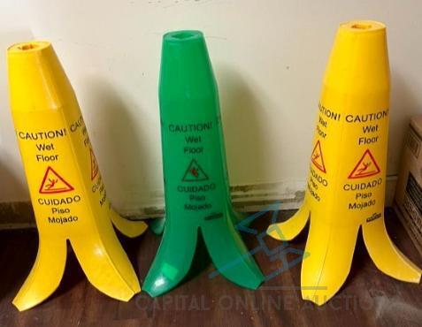 (3) Wet floor signs