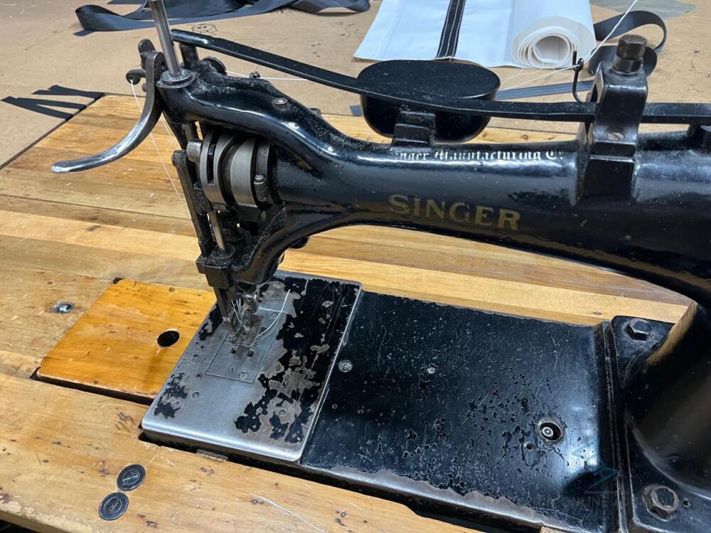 Singer Class 7 Sewing Machine with Table