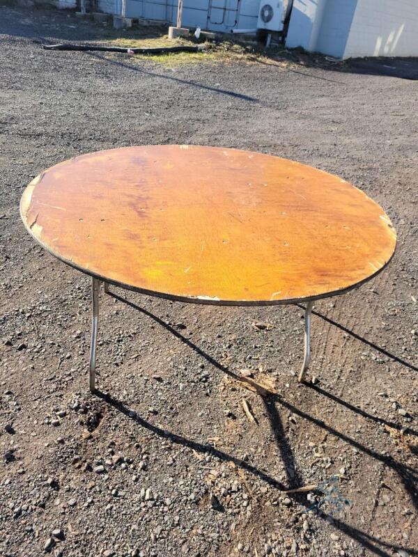 (10) 60 in Round Tables