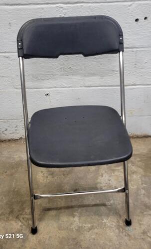 (100) Folding Chairs